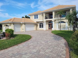 212 Bath Club Blvd N, North Redington Beach, FL 33708