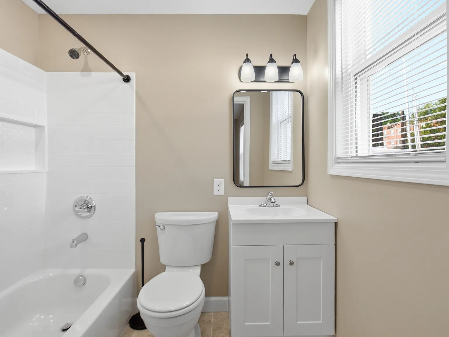 1 bed, 750 sqft, $1,000 — Photo 2