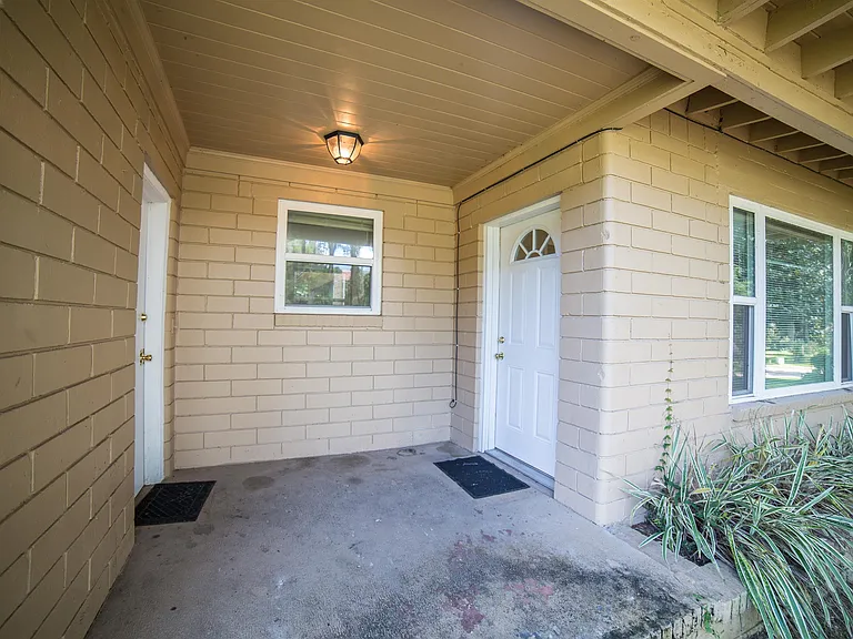 1079 SW 11th Ter — Photo 20