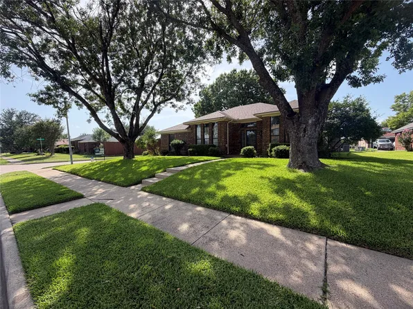 2701 Beau Dr, Mesquite, TX 75181