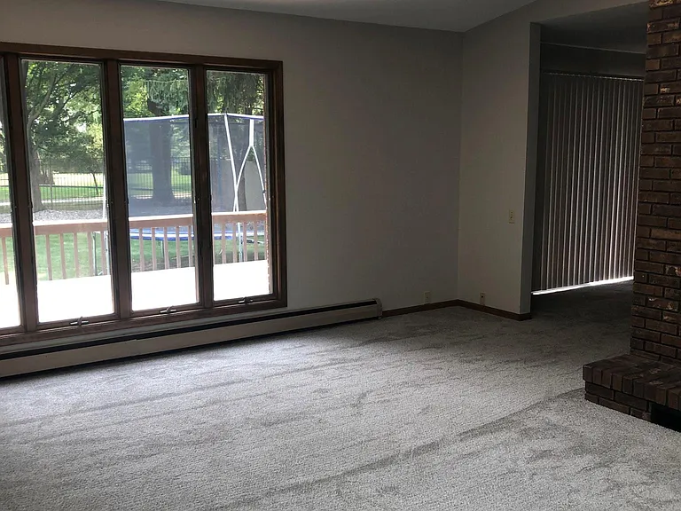 1322 E Chippewa St — Photo 7