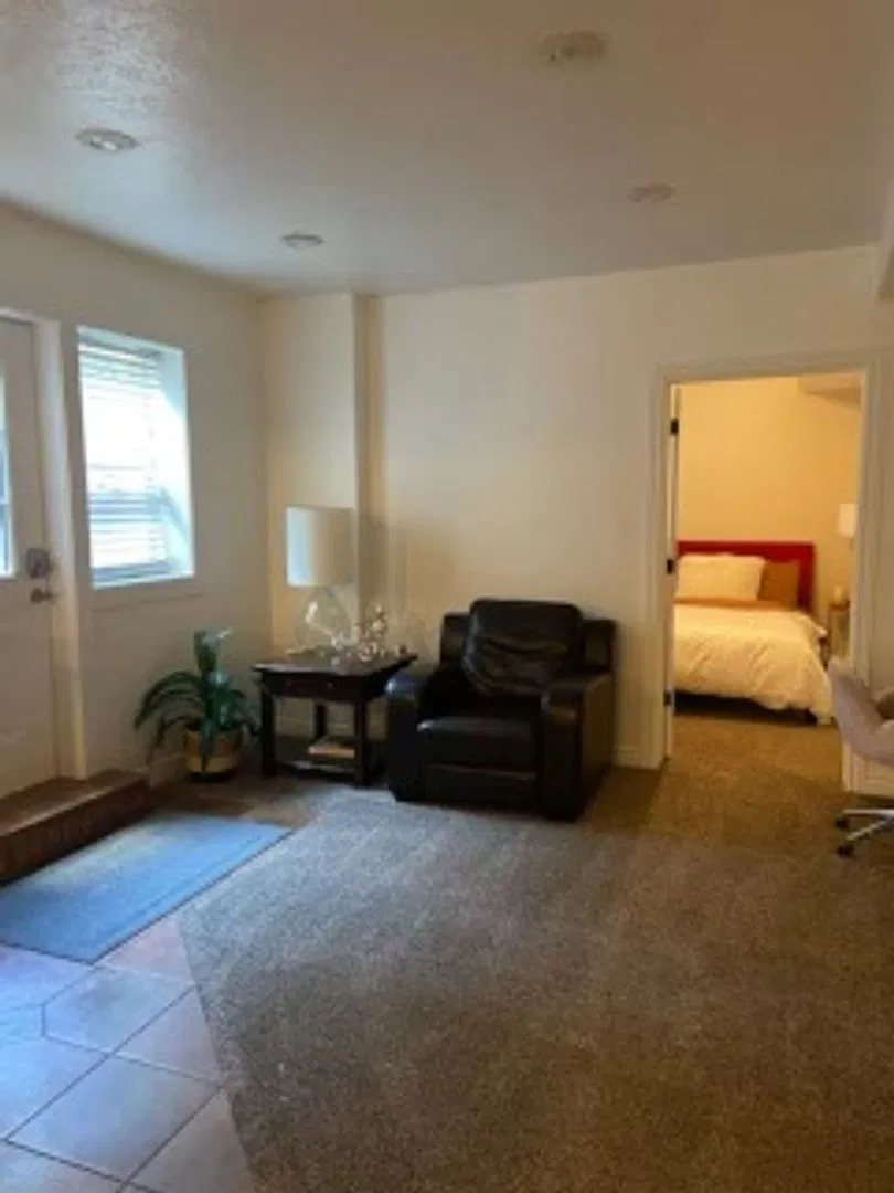 Stunning Mother-In-Law Apartment in Desirable Draper Location! — Photo 3