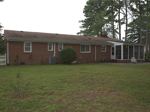3rd image of 109 Lindsey Ave