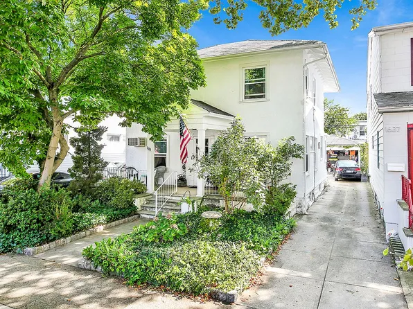 1633 W 2nd St, Brooklyn, NY 11223