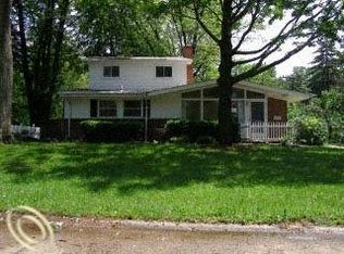 29960 Pleasant Trl, Southfield, MI 48076