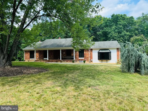 1098 Mountain View Rd, Fredericksburg, VA 22406