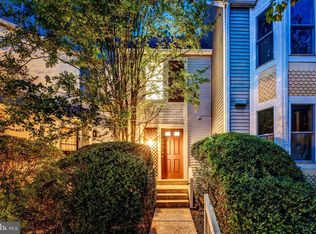 11213 Silentwood Ln, Reston, VA 20191