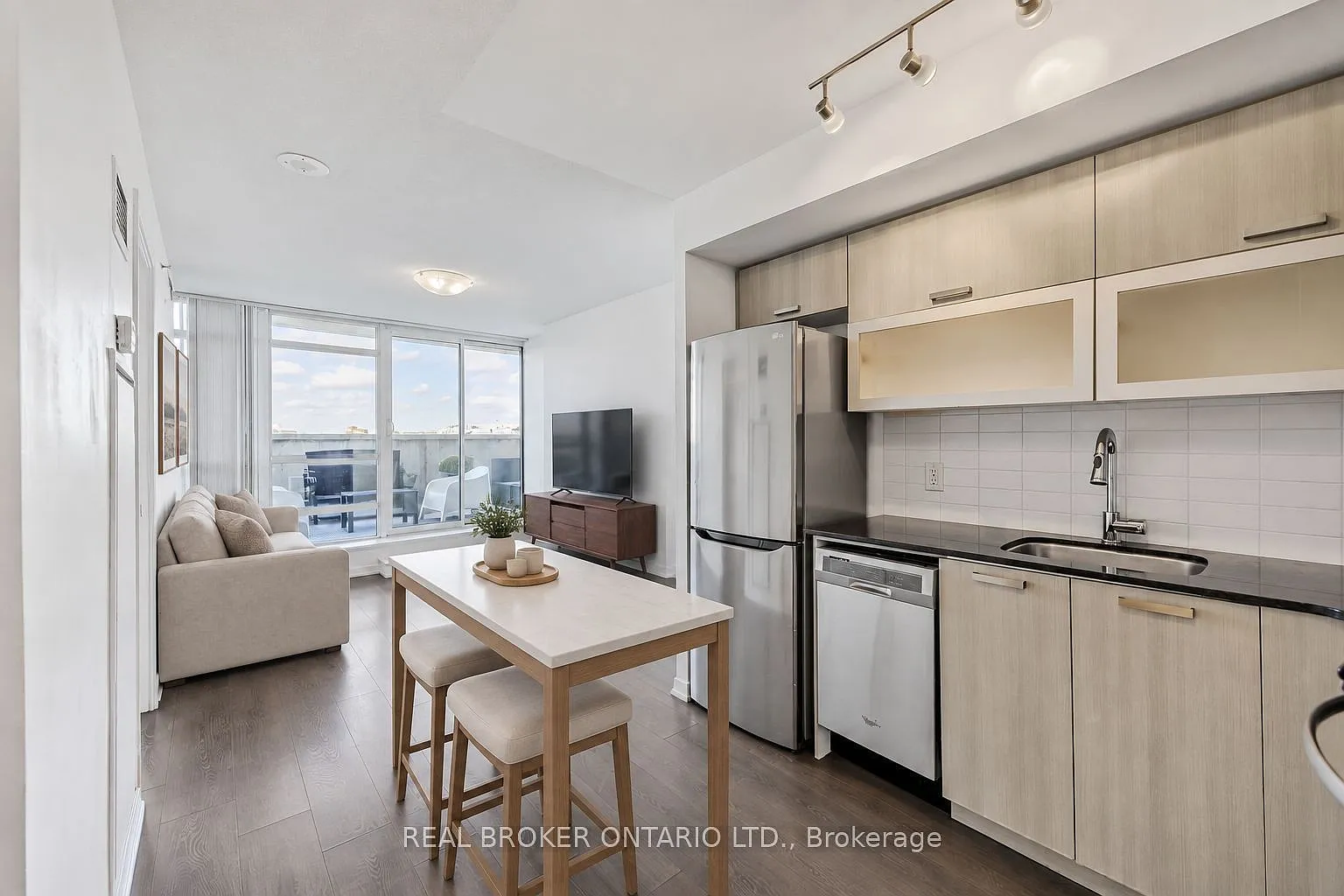 2 bed, $3,100 — Photo 2