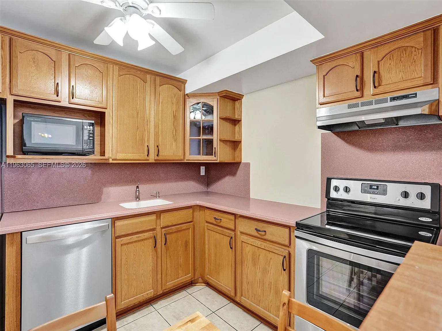 Desoto Park North Condo — Photo 1