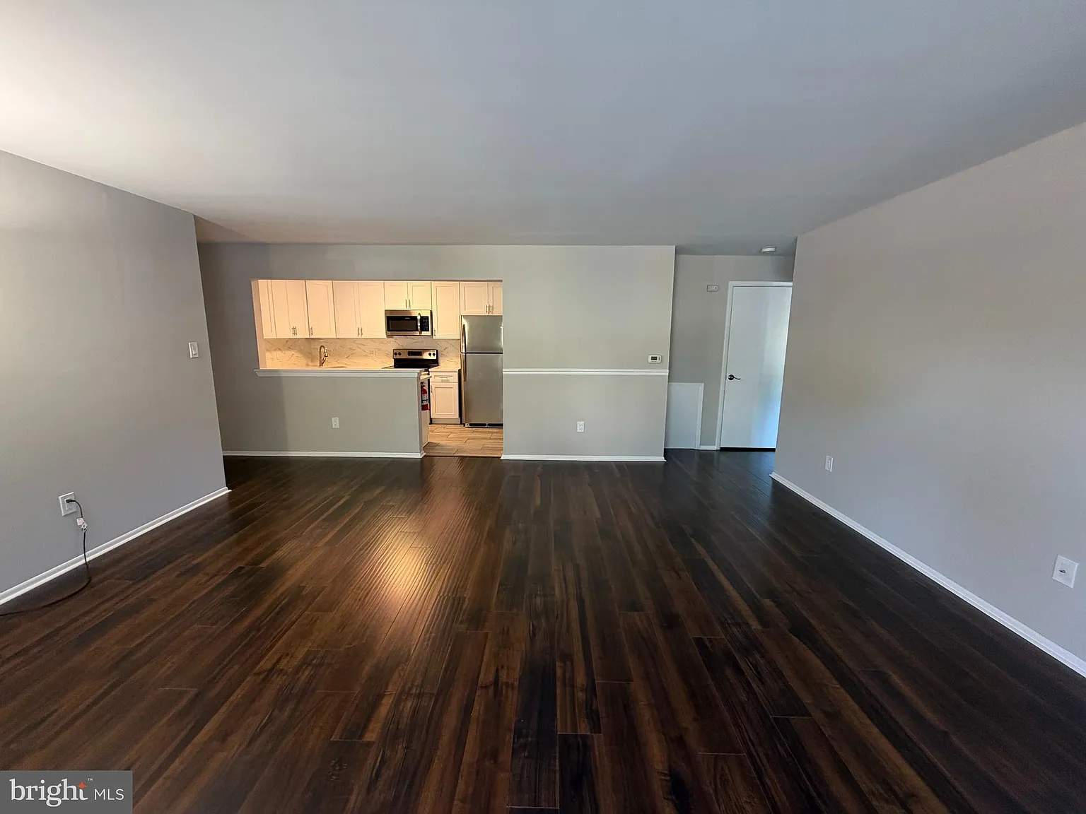 1 bed, 944 sqft, $1,975 — Photo 3