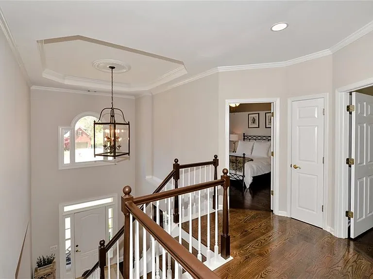 310 Windsor Gate Cv — Photo 32