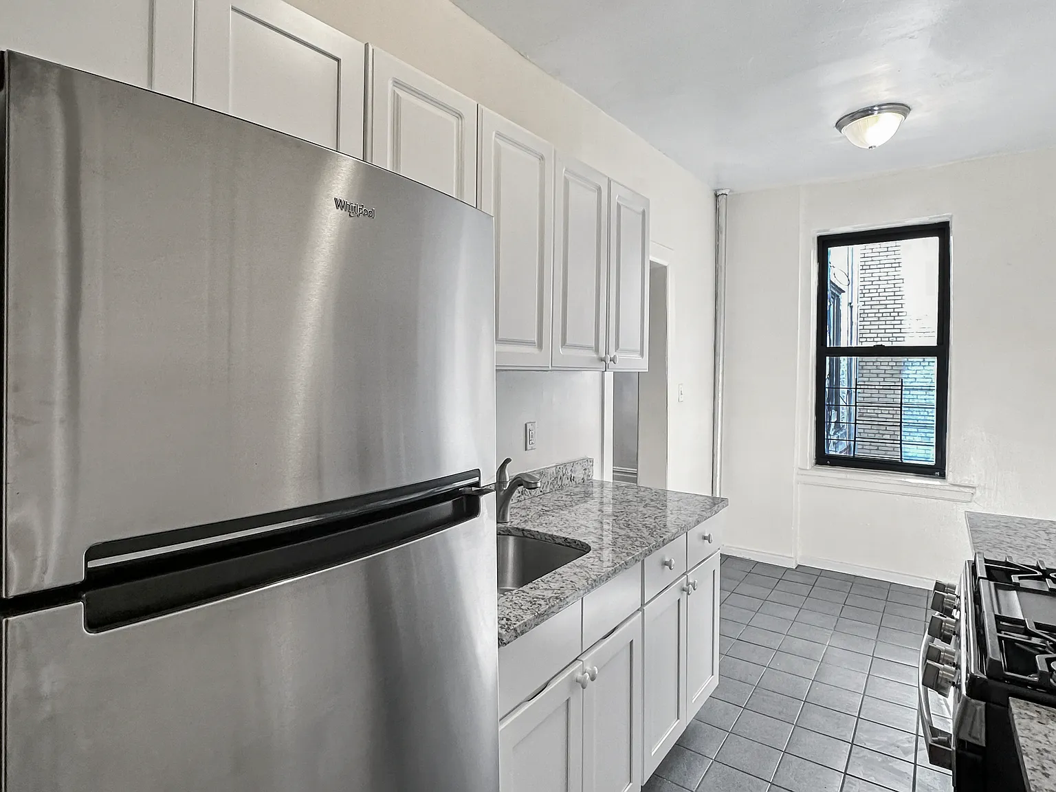 555 Fort Washington Avenue — Photo 4
