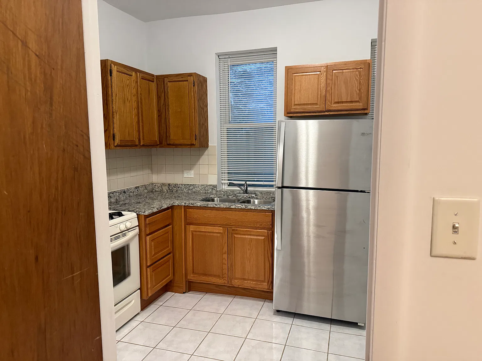 1 bed, 900 sqft, $1,650 — Photo 3