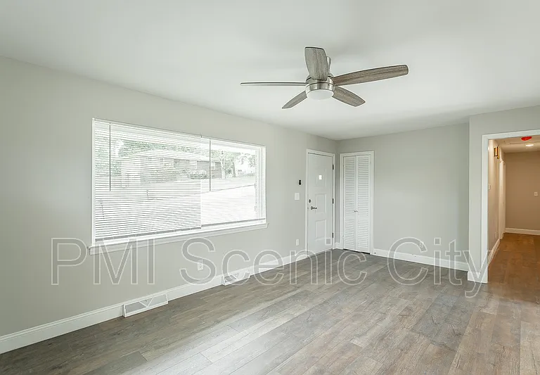 1375 Orbit Dr — Photo 12