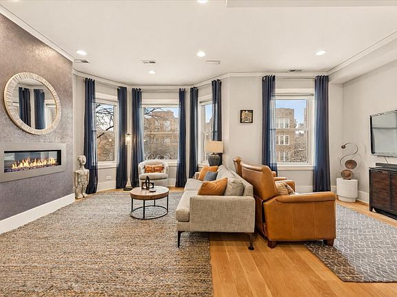 3rd image of 1510 W Bryn Mawr Ave APT 2