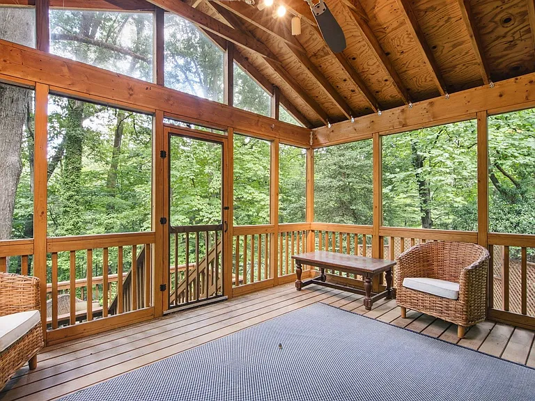 110 Devon Ct — Photo 35