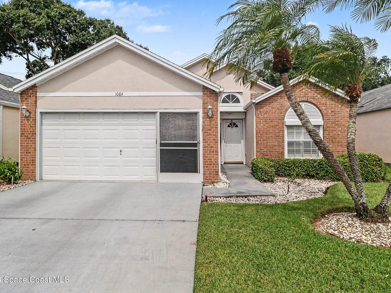 3 bed, 2.0 bath, 1482 sqft, $2,100 — Photo 1