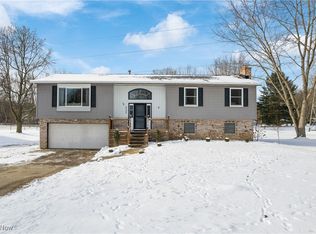 2324 Oak Point Dr, Akron, OH 44321