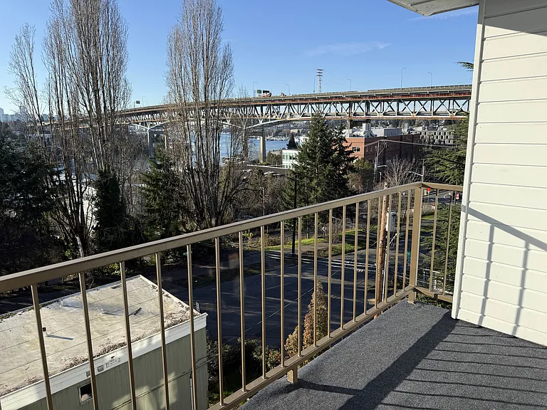 Portage Bay Apartments — Photo 15