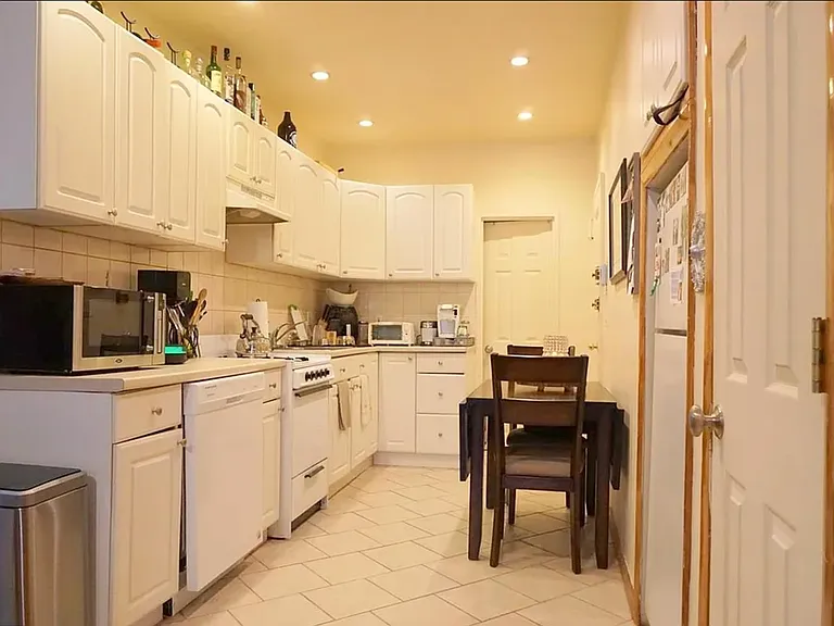 330 E 73rd St #16 — Photo 3