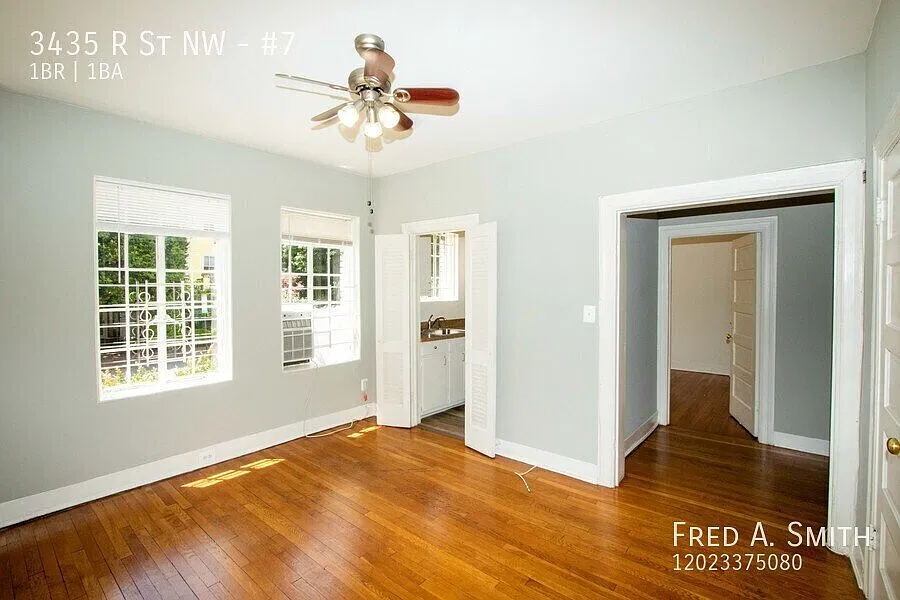 Charming, Bright, Centrally-Located One-Bedroom Apartment — Photo 2