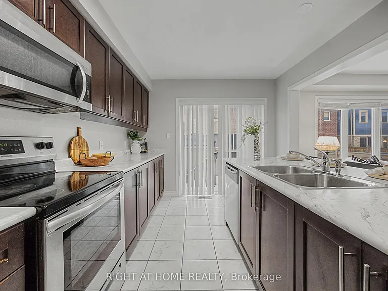 1235 Mulroney Hts — Photo 22