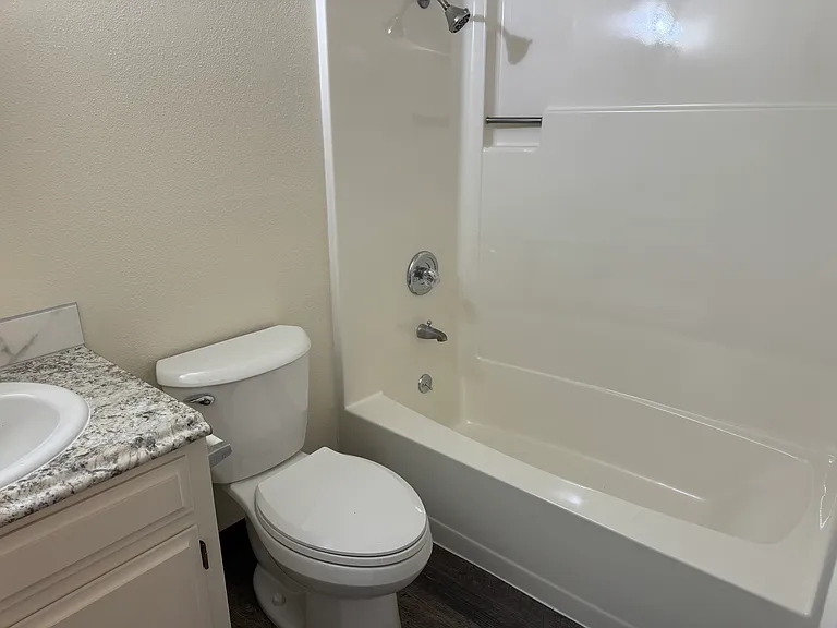Middle Grove Apartments — Photo 14