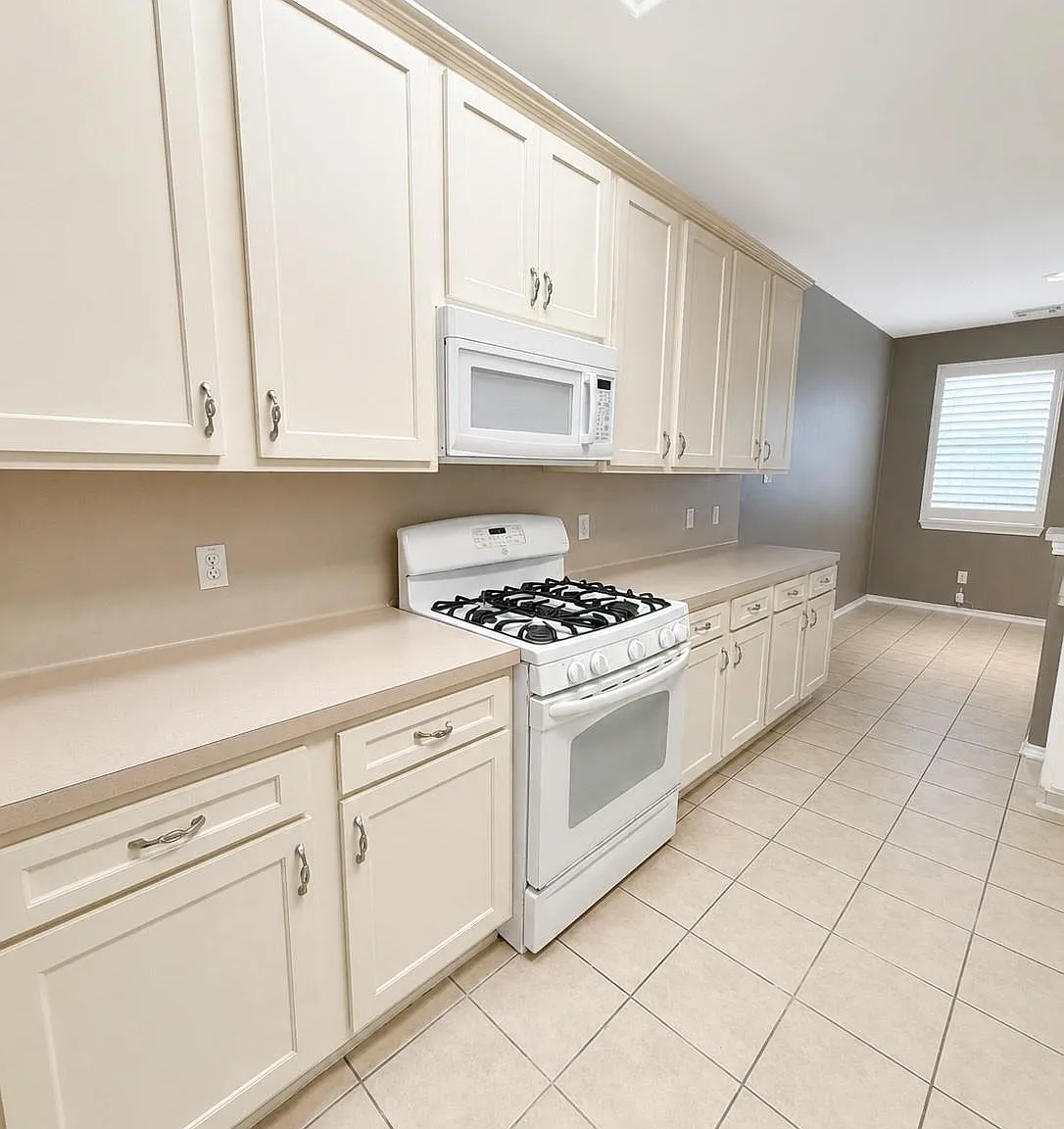 3 bed, 2.5 bath, 1645 sqft, $1,850 — Photo 4