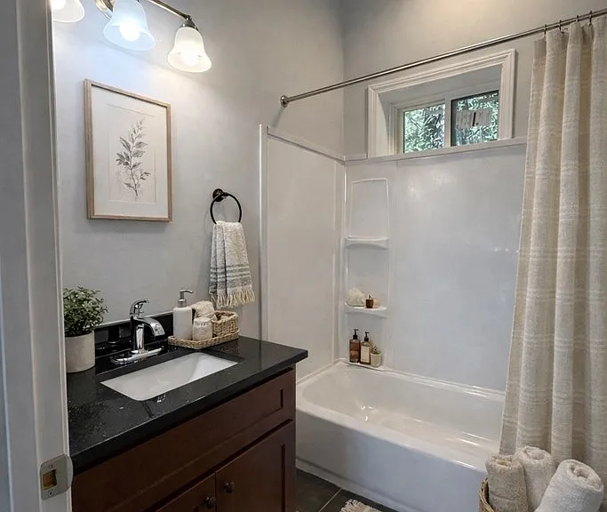 312 Kingston Ave NE — Photo 15