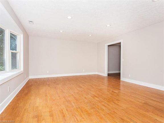 3rd image of 1725 Bluebird Dr