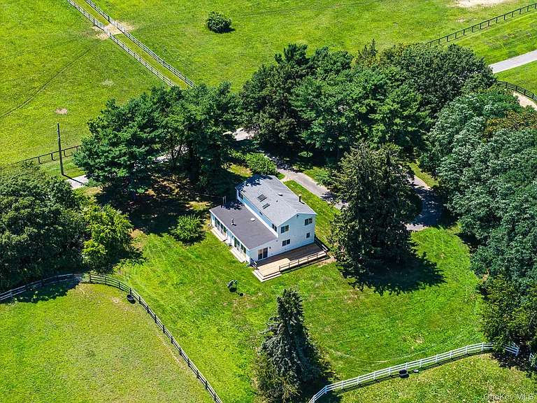 1394 Main Rd — Photo 36