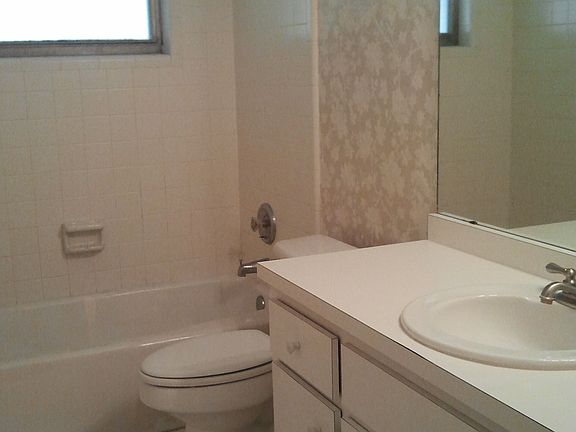 3rd image of 104 Northwood Dr
