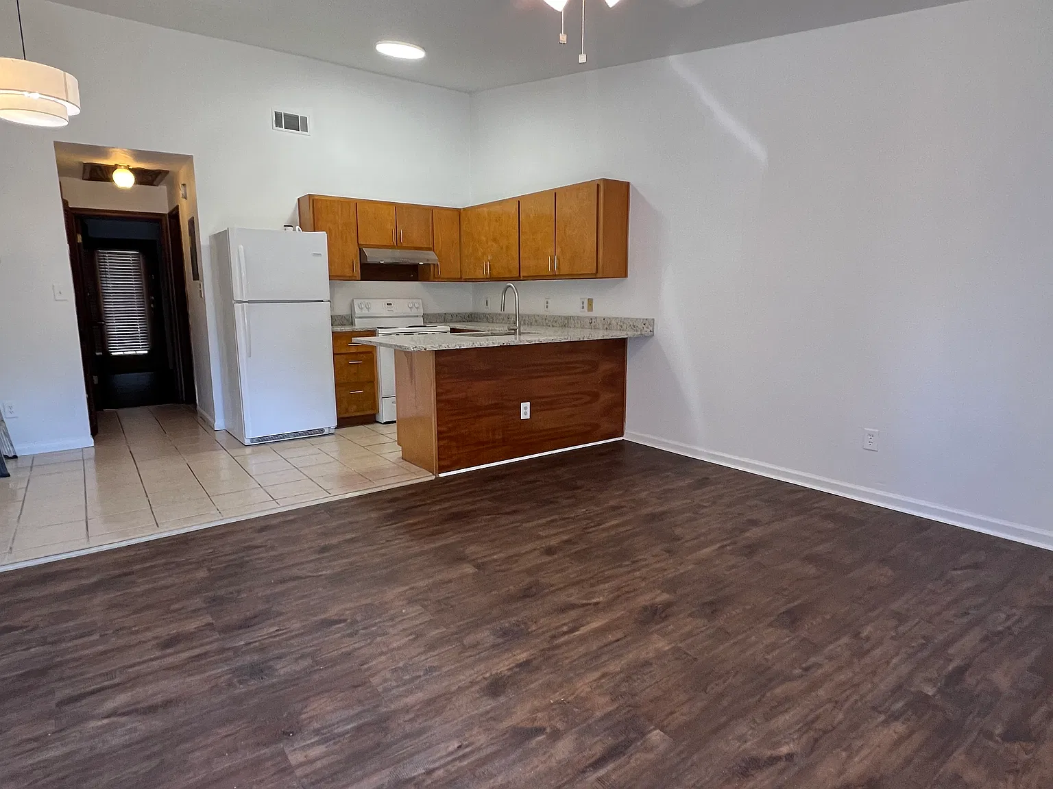 1 bed, 900 sqft, $975 — Photo 3