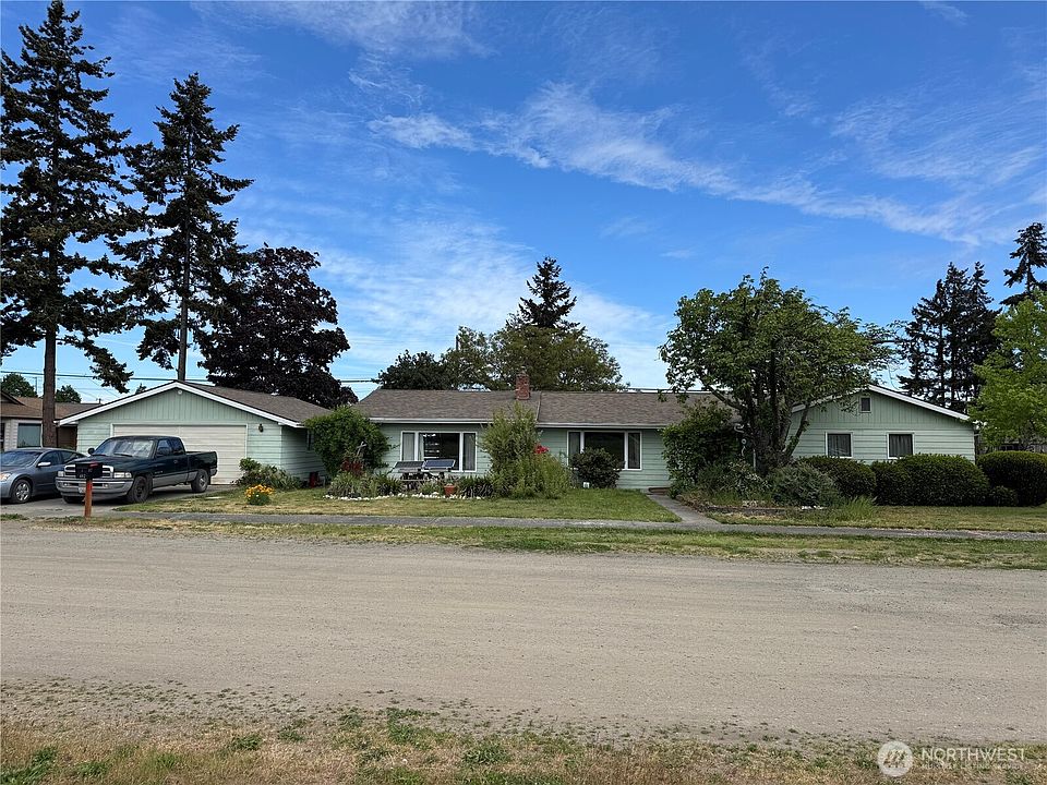 1st image of 402 W Maple Street