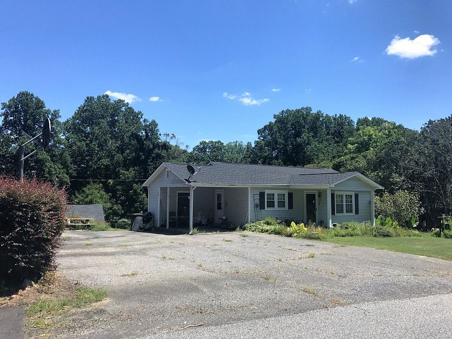 2nd image of 109 S Poplar Ave
