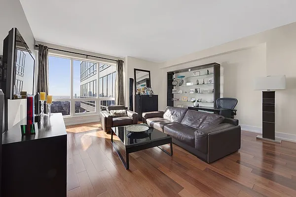 Sold by Dolly Lenz Real Estate LLC | media 1