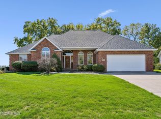 8478 Indian Lake Dr, Findlay, OH 45840