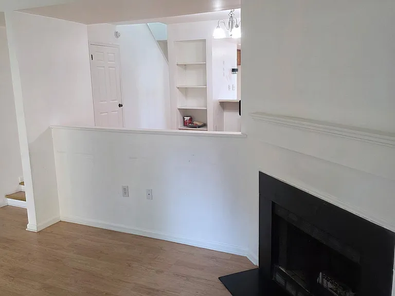 131 Freedom Ct — Photo 16
