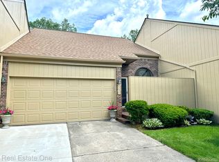 2221 Siboney Ct #49, Rochester, MI 48309
