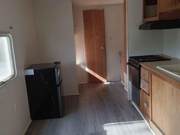 4th image of 655 Thornton Ferry Rd #1