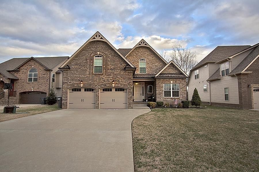 1st image of 816 Carousel Ct