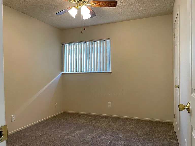 330 W Acacia Street — Photo 19