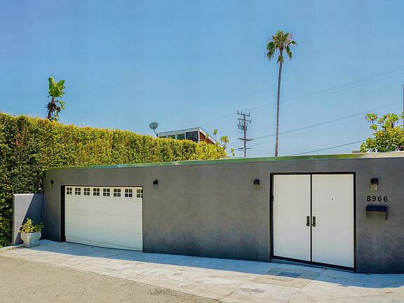 2nd image of 8966 Shoreham Dr