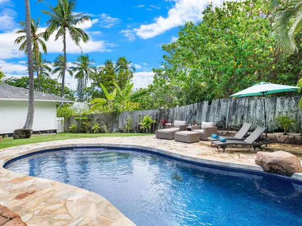 1415 Aalapapa Dr, Kailua, HI 96734