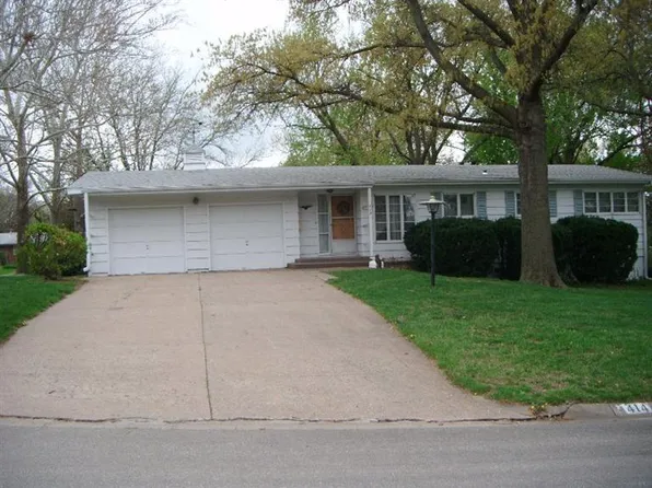 414 Arthur St, Clay Center, KS 67432