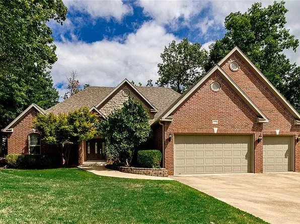 1303 NE Fairwinds Dr, Bentonville, AR 72712