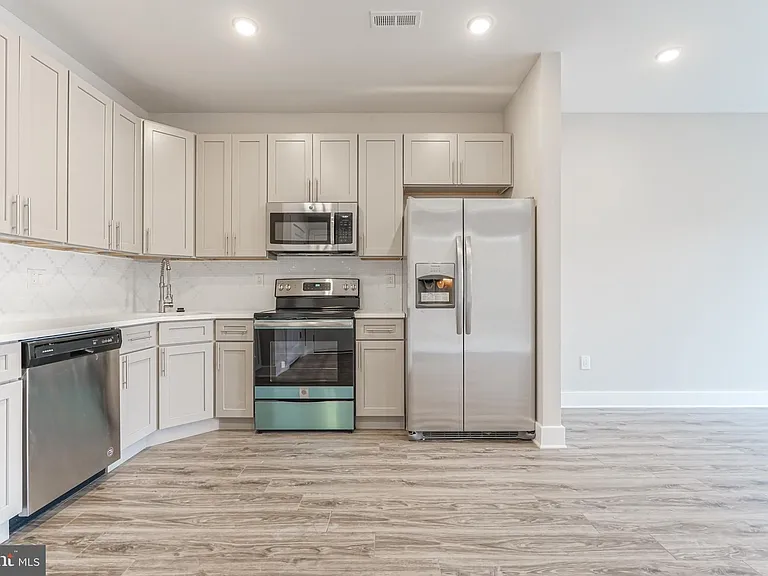 2162 E Norris St #303 — Photo 3