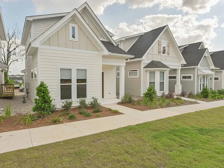 2828 Blue Blossom Trl — Photo 2