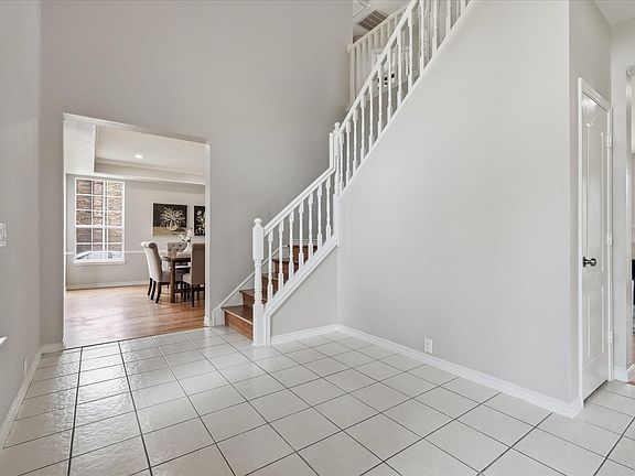4th image of 2209 Everglade Ct