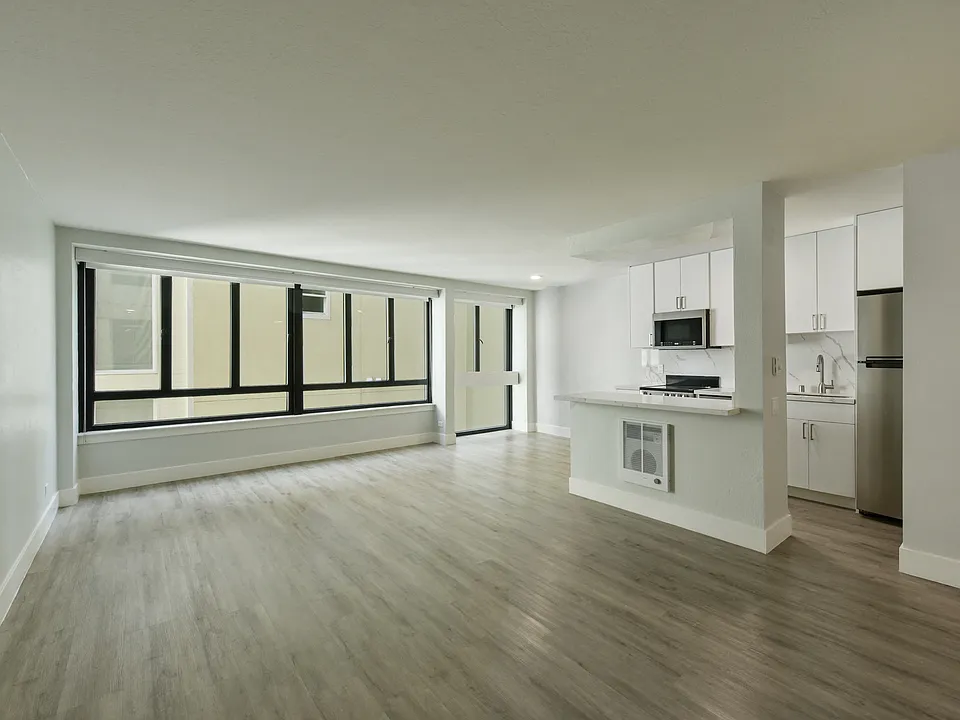 2000 Broadway Street Apartments